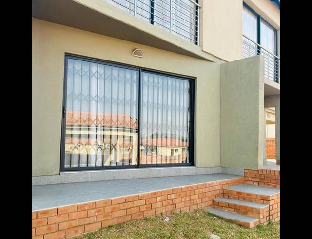 3 BEDROOM TOWNHOUSE FOR SALE IN JACKAROO PARK